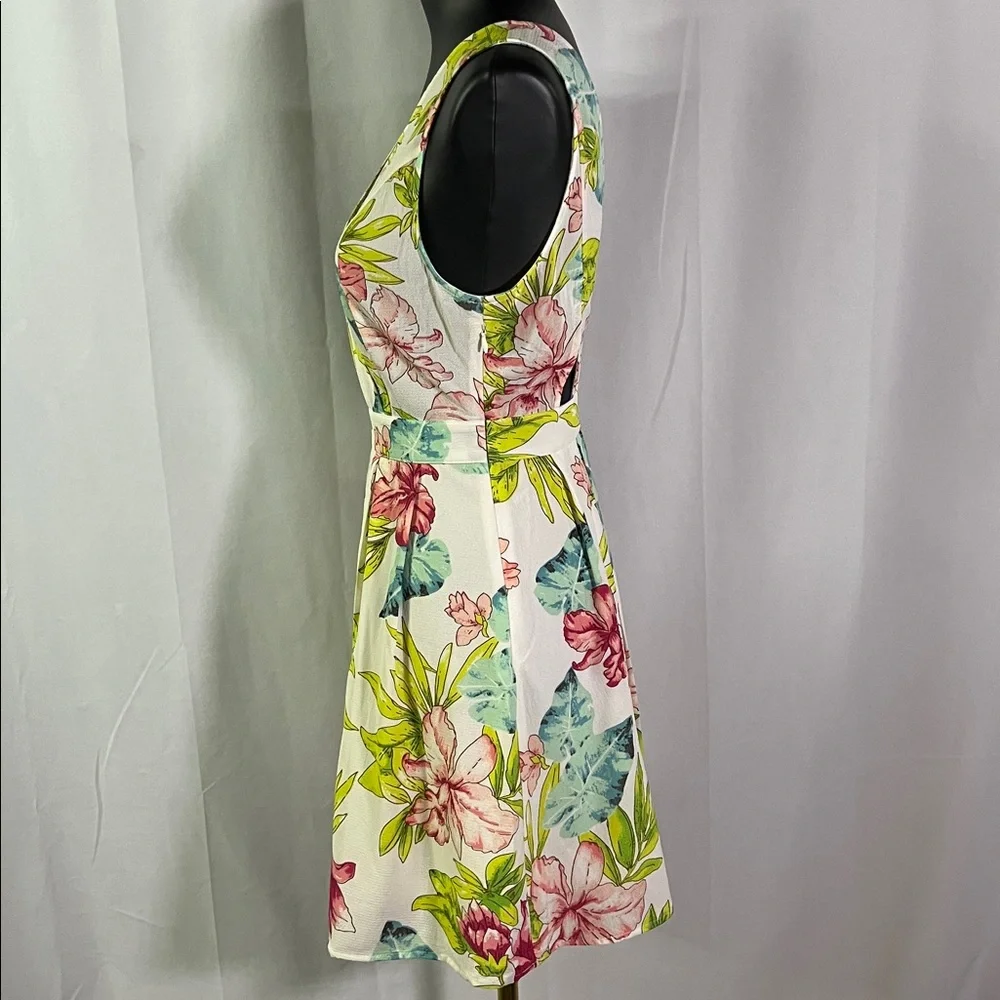 Entro White Multicolor Tropical Floral Print Sleeveless V-Neck A-Line Dress